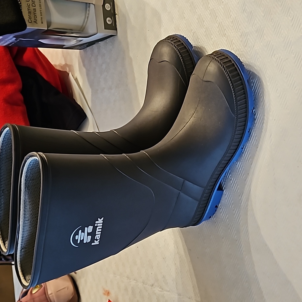 EUC Kamik rainboots size 5